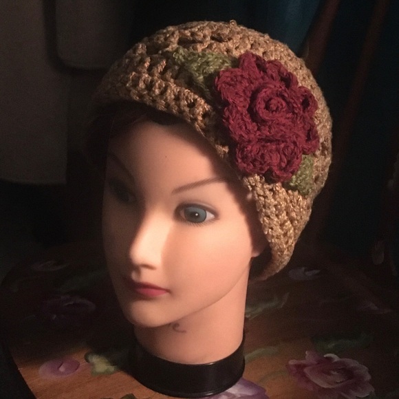 Crochet hat with flower-one size - Picture 1 of 6
